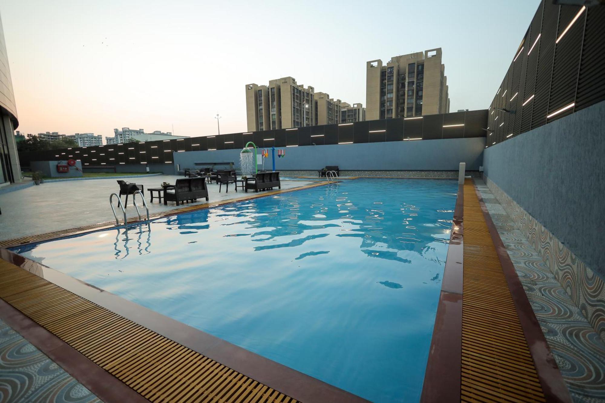 The World Surat Hotel Exterior photo